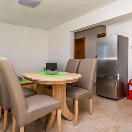 Apartments Jelena Рогозница Екстериор снимка