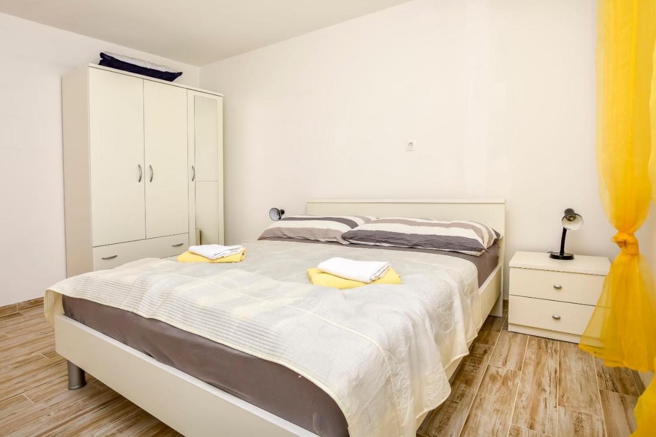 Apartments Jelena Рогозница Екстериор снимка