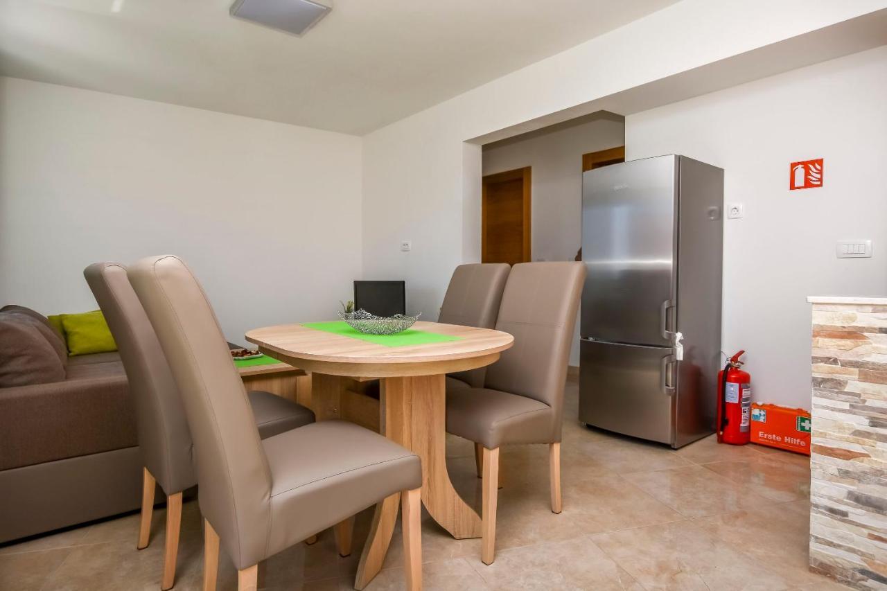 Apartments Jelena Рогозница Екстериор снимка